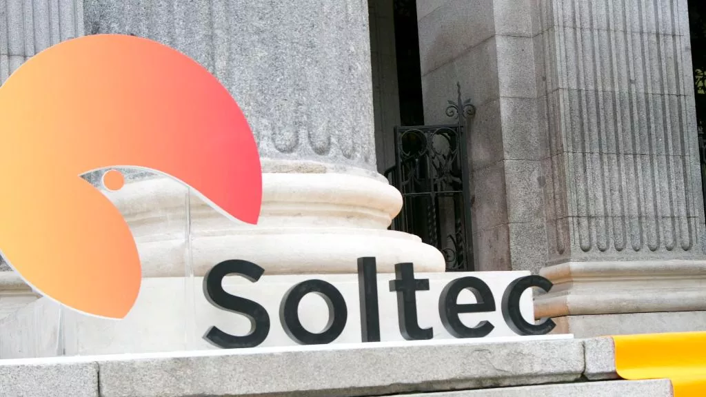 Soltec sufre un desplome del 7,45% en el mercado bursátil tras reportar pérdidas semestrales de 28,2 millones de euros