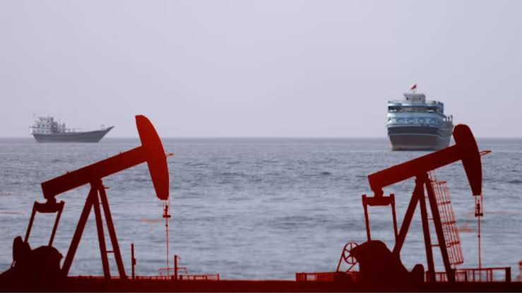 El petróleo Brent supera los 105 dólares tras las advertencias de Irán sobre la inseguridad en el estrecho de Ormuz