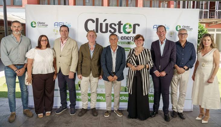 El Clúster de la Energía de Extremadura inicia encuentros políticos para promover un plan renovable regional
