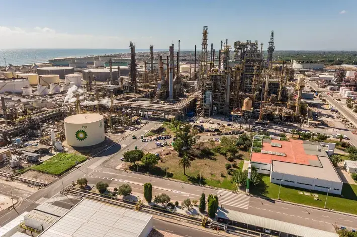 Bp inicia el desmantelamiento de la antigua isla de amarre frente a la costa de Castellón