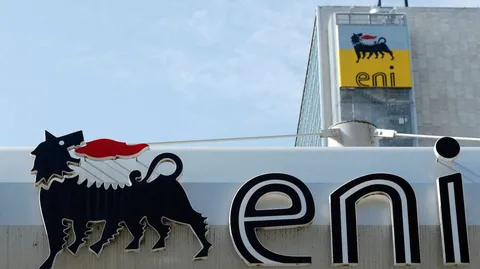 La petrolera estatal Eni implementa un tope de precios en los combustibles en Italia ante la escalada de costos