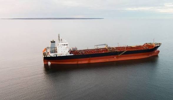 El transporte marítimo de crudo y gas al límite: tarifas de superpetroleros superan el millón de dólares diarios tras graves disrupciones
